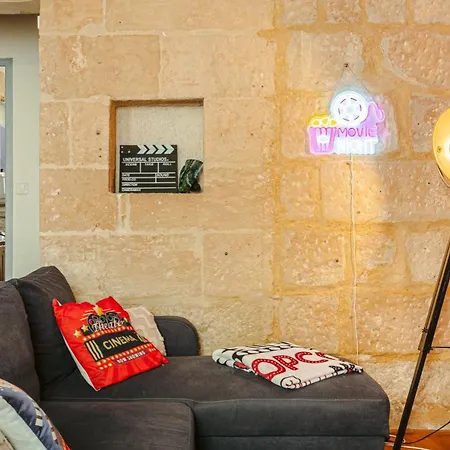 Olympia - Terrasse, Parking Gratuit, Theme Cinema, Coeur De Ville, Rez De Chaussee, Fibre Tv 4K Apartment *