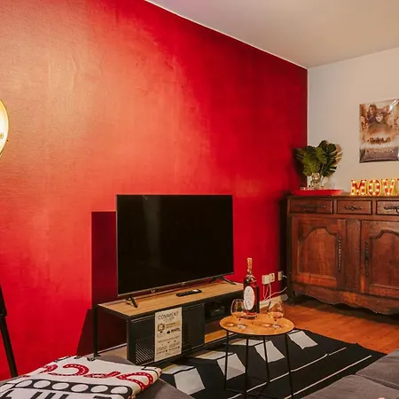 Apartment Olympia - Terrasse, Parking Gratuit, Theme Cinema, Coeur De Ville, Rez De Chaussee, Fibre, Tv 4k Saintes