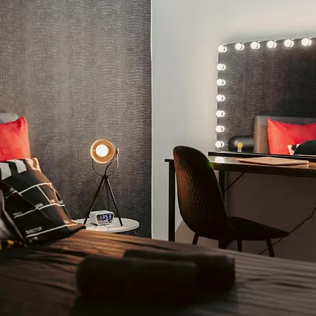 Olympia - Terrasse, Parking Gratuit, Theme Cinema, Coeur De Ville, Rez De Chaussee, Fibre Tv 4K Apartment *