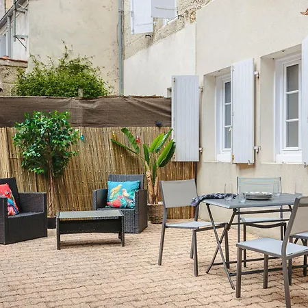 Olympia - Terrasse, Parking Gratuit, Theme Cinema, Coeur De Ville, Rez De Chaussee, Fibre, Tv 4k * Saintes