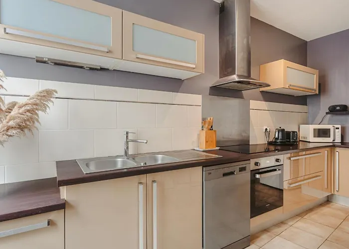 Olympia - Terrasse, Parking Gratuit, Thème Cinéma, Coeur De Ville, Rez De Chaussée, Fibre, Tv 4k Saintes