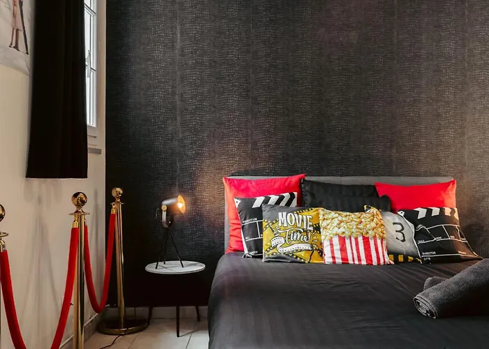 Olympia - Terrasse, Parking Gratuit, Thème Cinéma, Coeur De Ville, Rez De Chaussée, Fibre, Tv 4k * Saintes