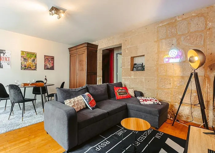 Olympia - Terrasse, Parking Gratuit, Thème Cinéma, Coeur De Ville, Rez De Chaussée, Fibre, Tv 4k Appartement Saintes