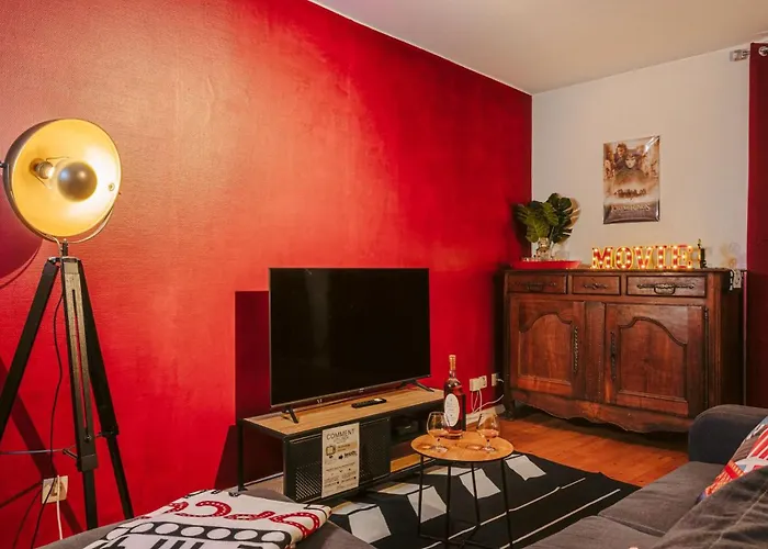 Appartement Olympia - Terrasse, Parking Gratuit, Thème Cinéma, Coeur De Ville, Rez De Chaussée, Fibre, Tv 4k Saintes