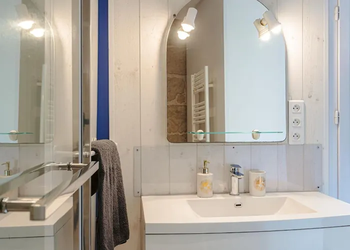 Olympia - Terrasse, Parking Gratuit, Thème Cinéma, Coeur De Ville, Rez De Chaussée, Fibre, Tv 4k * Saintes